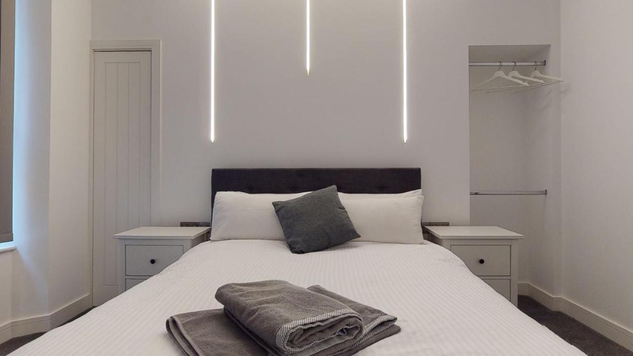 28 Harbour Lettings Luxury Apartments For Over 25S Plymouth Exterior photo